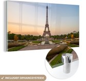 MuchoWow® Glasschilderij 120x60 cm - Schilderij acrylglas - Parijs - Eiffeltoren - Zonsopgang - Foto op glas - Schilderijen
