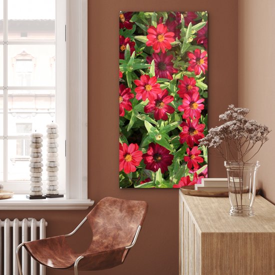 MuchoWow® Glasschilderij 60x120 cm - Schilderij acrylglas - Rode zinnia bloemen tijdens een zonnige dag - Foto op glas - Schilderijen