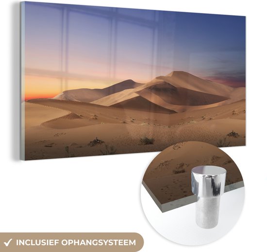 MuchoWow® Glasschilderij 160x80 cm - Schilderij acrylglas - Zandduinen in woestijn tijdens een zonsopgang bij de Sossusvlei in Afrika - Foto op glas - Schilderijen