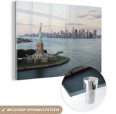 MuchoWow® Glasschilderij 120x80 cm - Schilderij acrylglas - New York - Vrijheidsbeeld - Amerika - Foto op glas - Schilderijen