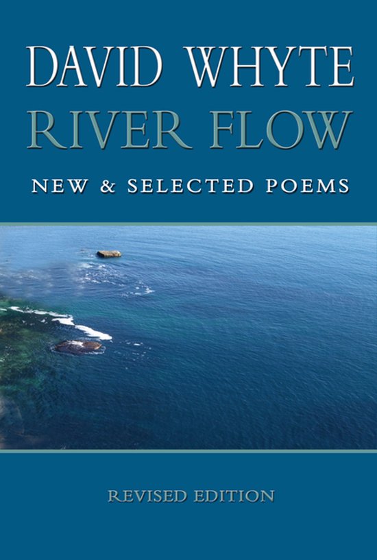 Boek 'River Flow' van David Whyte, nieuwe en geselecteerde gedichten, herziene editie. Met een afbeelding van de oceaan.