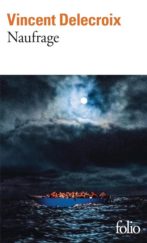 Couverture du livre 'Naufrage' par Vincent Delecroix. Une pleine lune éclaire une mer sombre, avec un bateau rempli de personnes au centre.