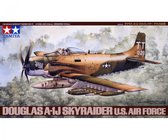 Tamiya 25217 – Kit Maquette 1/48 Mitsubishi Ki-46 III Et Véhicule Kurogane – Avion De Reconnaissance Et 4x4 Léger – Modélisme Plastique à Assembler Et Peindre – Dès 14 Ans