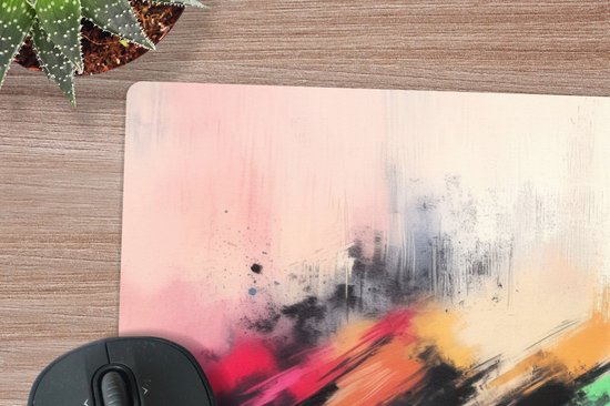 Detail van een XXL muismat met abstracte verfstreken in roze, zwart, rood, oranje, blauw en geel.