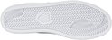 Onderkant van een witte K-Swiss sneaker met visgraatpatroon en K-Swiss logo in het midden.