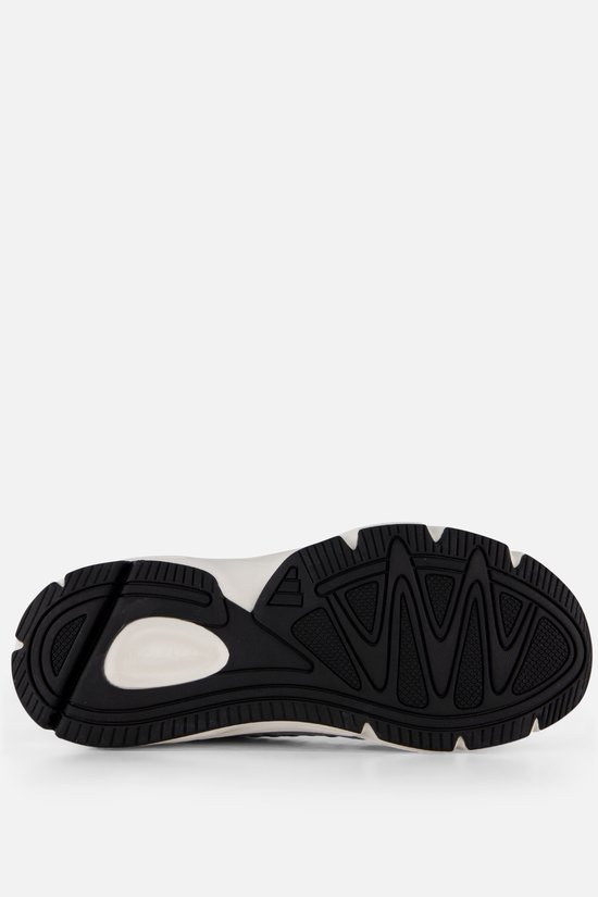 Onderkant van een grijze Adidas sneaker met zwart profiel en witte zool.