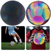 Voetbal holographique lumineux Cheqo® - Glow de Voetbal phosphorescent - Voetbal réfléchissant et brillant - Taille 5 - Idéal pour les matchs en soirée - Effet halogène - Comprend un EBOOK