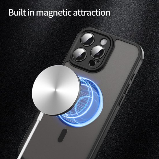 Telefoonhoes met magnetische oplader, 'Built in magnetic attraction' tekst.