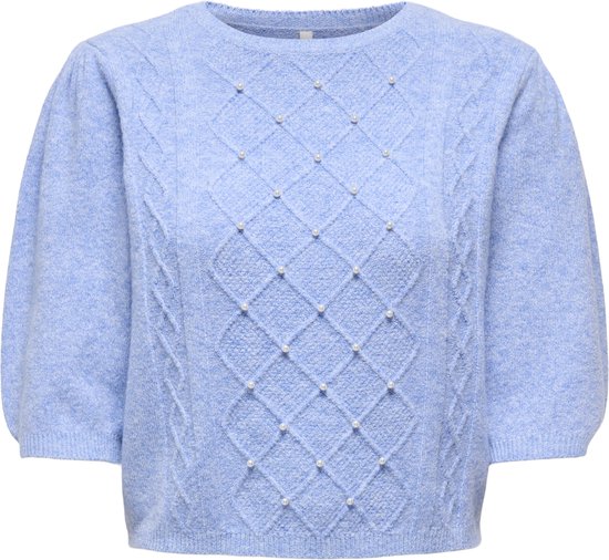 Pull tricoté bleu clair avec un motif torsadé en losange et de subtiles perles.