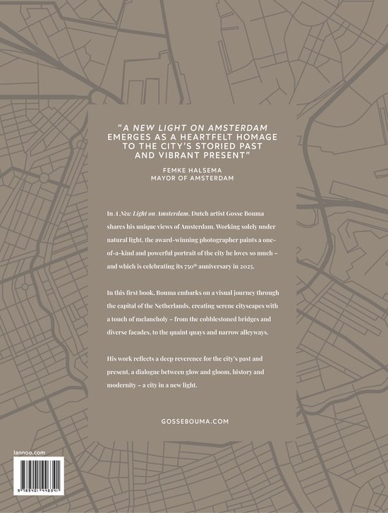 Boekomslag met kaartmotief in bruintinten. Bevat tekst over Gosse Bouma's boek 'A New Light on Amsterdam'.