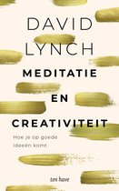 Boekkaft met de titel 'DAVID LYNCH MEDITATIE EN CREATIVITEIT' en gouden verfstreken op een crèmekleurige achtergrond.