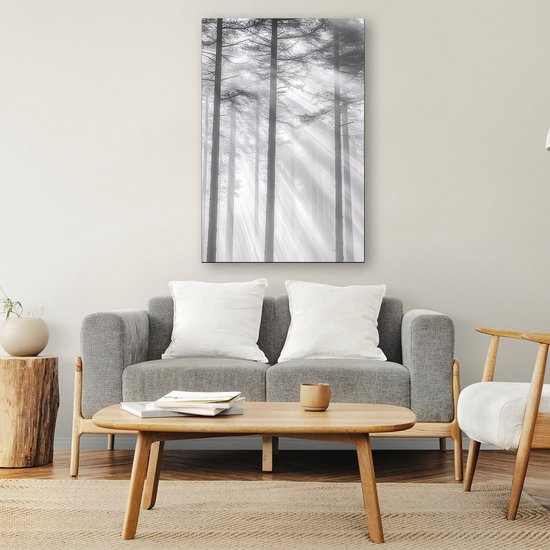 Mistig bos met zonnestralen - Bos canvas schilderij - Kunstwerk bomen - Monochromatisch - Woonkamer decoratie industrieel - Canvas keuken - canvas 40x60 cm
