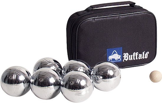 Zes metalen jeu de boules ballen en een houten doelbal, naast een Buffalo tas.
