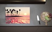 Inductieplaat Beschermer - Silhouet van Palmbomen op Onbewoond Eiland in de Oceaan bij Zonsondergang - 70x52 cm - 2 mm Dik - Inductie Beschermer van Vinyl
