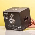 De verpakking van de Batman Figurine Light, met een afbeelding van de verlichte spotlight figurine.