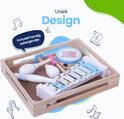 Caisse en bois avec instruments de musique Kadoing : xylophone, maracas, tambourin et flûte. 'Design unique' et 'Inclut une jolie caisse de rangement'.