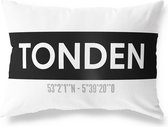 Tuinkussen TONDEN - GELDERLAND met coördinaten - Buitenkussen - Bootkussen - Weerbestendig - Jouw Plaats - Studio216 - Modern - Zwart-Wit - 50x30cm