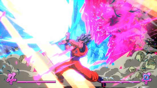 Goku in zijn oranje gevechtspak met gemuteerd haar, die een krachtige energiestraal afvuurt.
