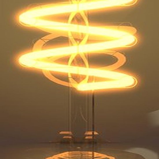 Close-up van een gloeiende spiraalvormige LED filament in een rookglazen lamp.