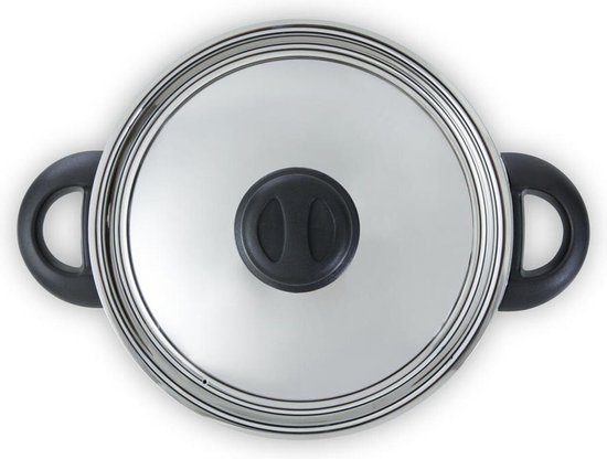 Bovenaanzicht van een zilverkleurige kookpan met zwarte handvatten en deksel.