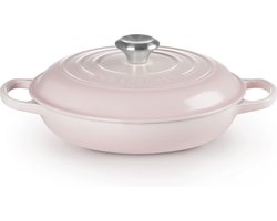 Le Creuset Braadpan Signature Campagnard Shell Pink – Ø 26 cm / 2,2 Liter – Brede, Lage Gietijzeren Pan – Emaille Coating en Inductiegeschikt – Speciaal Voor Risotto, Groentegerechten en Snelle Stoofschotels – Unieke Vorm in Zachte Roze Tint