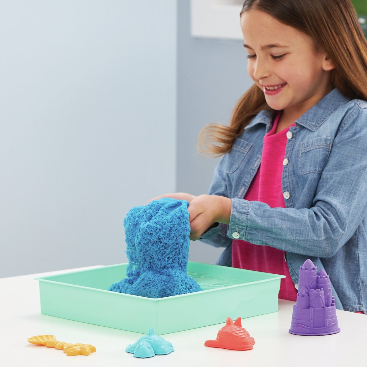 Kinetic Sand - Zandbak-set met 454 g blauw origineel Kinetic Sand - opbergzandbak 4 vormen en gereedschap - Sensorisch speelgoed — afbeelding 12