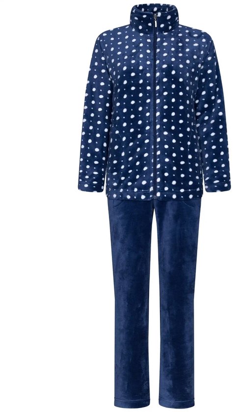 Donkerblauw fleece huispak met witte stippen en rits. De broek is effen donkerblauw.
