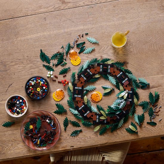 Foto: Lego icons herfstkrans bouwpakket voor volwassenen met bloemen kerstdecoratie 10340