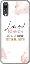 Geschikt voor Huawei P20 hoesje - Quotes - 'Love and kisses to the new Mrs & Mrs' - Spreuken - Marmer print - Siliconen Telefoonhoesje