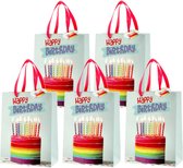 Set van 12x stuks papieren verjaardag giftbags/cadeau tasjes verjaardagstaart 17 x 23 x 9 cm - cadeau tassen