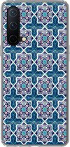 Geschikt voor OnePlus Nord CE 5G hoesje - Een Marokkaanse Mozaïek tegelpatroon waar de kleur blauw vooral is gebruikt - Siliconen Telefoonhoesje