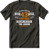 43 Jaar Legend T-Shirt | Goud - Wit | Grappig Verjaardag en Feest Cadeau Shirt | Dames - Heren - Unisex | Tshirt Kleding Kado | - Donker Grijs - XXL