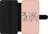 Bookcase Geschikt voor iPhone XS telefoonhoesje - Wereldkaart - Dieren - Silhouet - Met vakjes - Wallet case met magneetsluiting