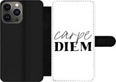 Bookcase Geschikt voor iPhone 13 Pro telefoonhoesje - Quotes - Pluk de dag - Spreuken - Carpe diem - Met vakjes - Wallet case met magneetsluiting