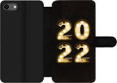 Bookcase Geschikt voor iPhone 7 telefoonhoesje - Oudejaarsavond - Nieuwjaar - 2022 - Met vakjes - Wallet case met magneetsluiting