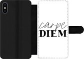 Bookcase Geschikt voor iPhone X telefoonhoesje - Quotes - Pluk de dag - Spreuken - Carpe diem - Met vakjes - Wallet case met magneetsluiting