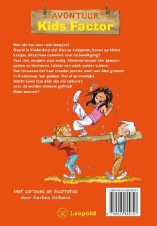 Achterkant boek 'Kids Factor'. Drie kinderen dragen houten balken. Tekst 'Avontuur Kids Factor'.