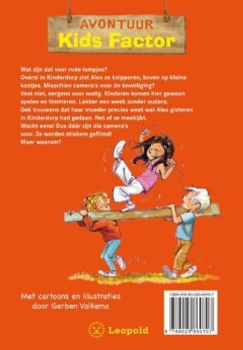 Achterkant boek 'Kids Factor'. Drie kinderen dragen houten balken. Tekst 'Avontuur Kids Factor'.