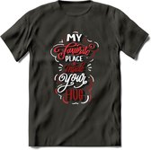 My Favorite Place Is You - Valentijn T-Shirt | Grappig Valentijnsdag Cadeautje voor Hem en Haar | Dames - Heren - Unisex | Kleding Cadeau | - Donker Grijs - XXL