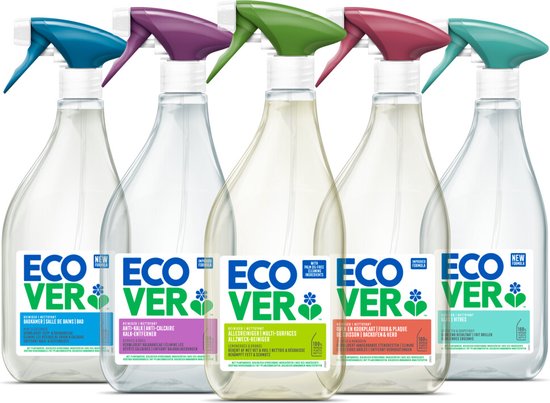 Vijf Ecover reinigingssprays naast elkaar in verschillende kleuren: blauw, paars, groen, rood en turquoise.