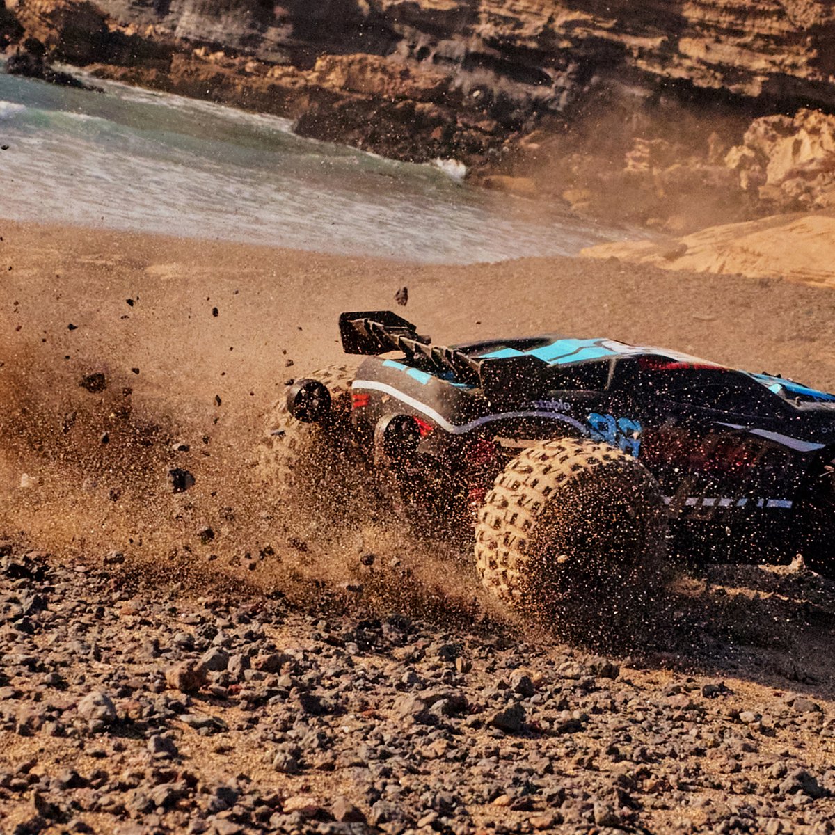 Overmax X-Stable RC auto / RC car – 35 km/h – 4x4 Monster Truck – 1:10 – metalen aandrijving – olie-schokdempers – dubbele LED verlichting – 2 accu’s (tot 40 min rijtijd) – instelbare besturing – actieve rem – offroad terrein model - Bestuurbare Auto — afbeelding 5