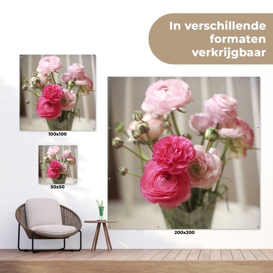Affiche de jardin Renoncules roses sur fond flou 100x100 cm - Toile de jardin / Toile d'extérieur / Peintures d'extérieur (décoration de jardin)