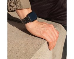 Mat Titanium bandje - Geschikt voor Apple Watch 1, 2, 3, 4, 5, 6, 7, 8, 9, 10, 11, SE, Ultra (2 / 3) - 44/45/46/49 mm - Zwart