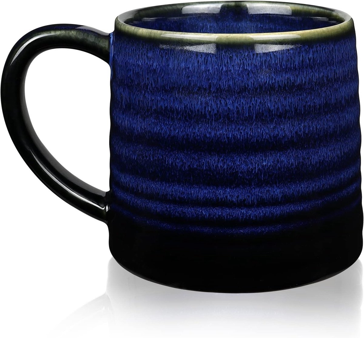 Grote keramische koffiemok van 500 ml met ruime handgreep, ideaal voor thee en koffie, geschikt voor magnetron en vaatwasser, handgemaakt met glanzende afwerking.