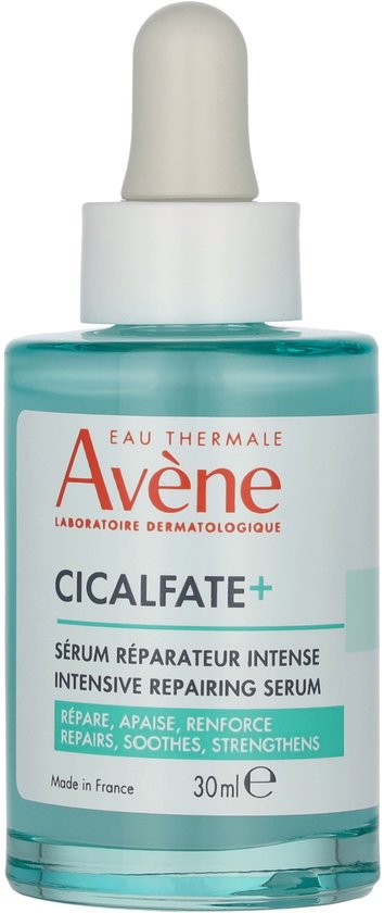 Avène Cicalfate+ Intensive Skin Recovery Serum 30ml in lichtblauwe vloeistof.