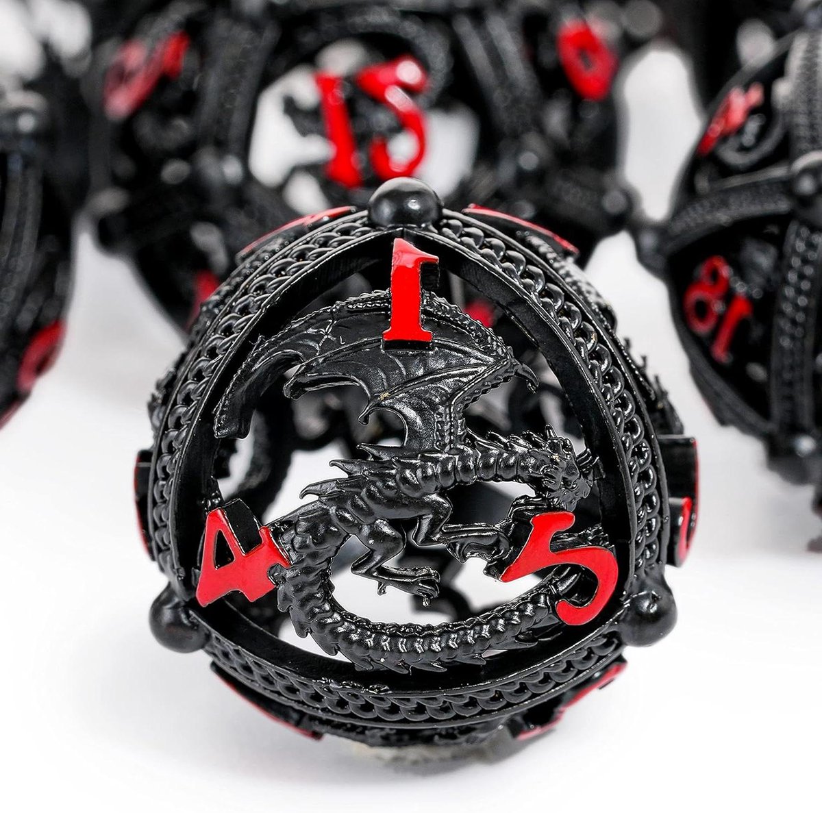 Metal DND Dobbelstenen - Dobbelspel Set - Rollenspel Spelen - Uniek Hol Bol Ontwerp - 7 Stuks - Zwart Rood