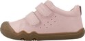 Roze leren peuter sneaker met bruine zool, twee klittenbandsluitingen, perforaties en Geox logo.