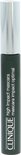 Gesloten Clinique High Impact Mascara met donkergroene huls en zilveren dop.