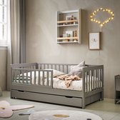 Petite Amélie Peuterbed 140x70 cm - Grijs Kinderbed - Creëer een Veilige & Stijlvolle Slaapomgeving - Voor Kleintjes die Hun Ledikant Ontgroeid Zijn - Plume Collectie