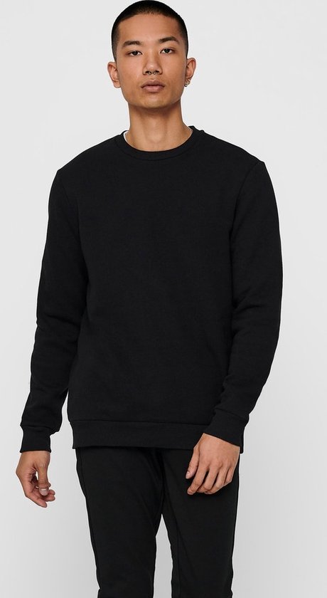 Man met zwarte sweater.